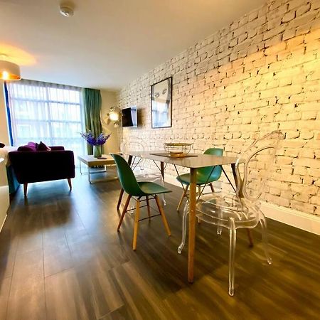 Stunning Apartment Suite - Free Parking & Wifi! Poole Extérieur photo