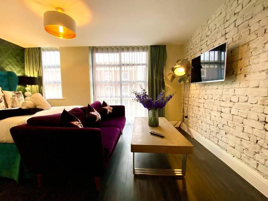 Stunning Apartment Suite - Free Parking & Wifi! Poole Extérieur photo