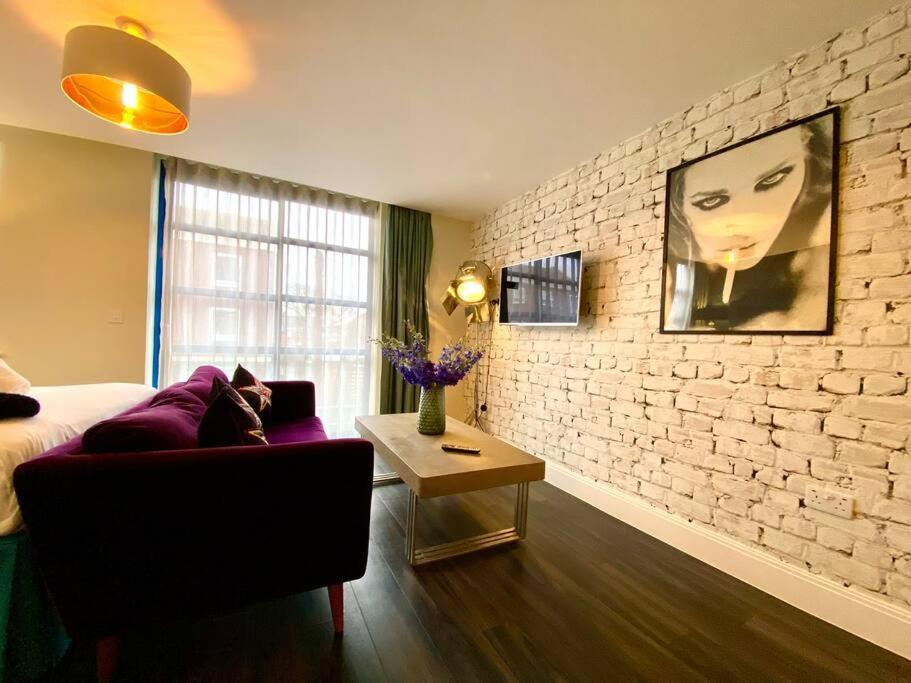 Stunning Apartment Suite - Free Parking & Wifi! Poole Extérieur photo