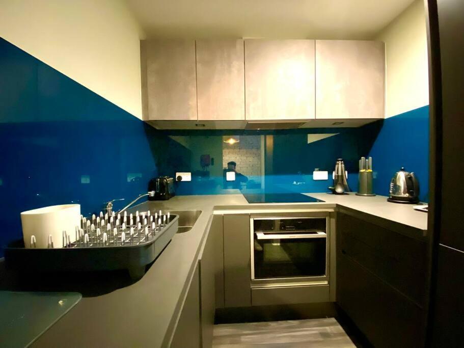 Stunning Apartment Suite - Free Parking & Wifi! Poole Extérieur photo