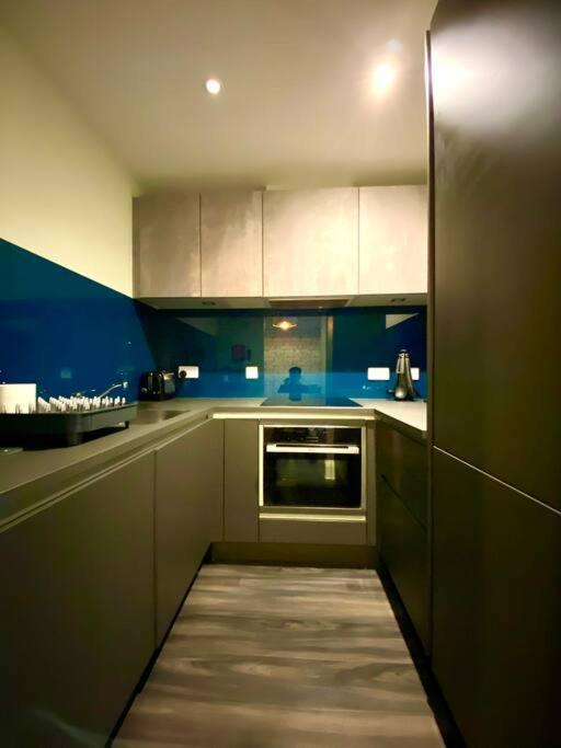 Stunning Apartment Suite - Free Parking & Wifi! Poole Extérieur photo